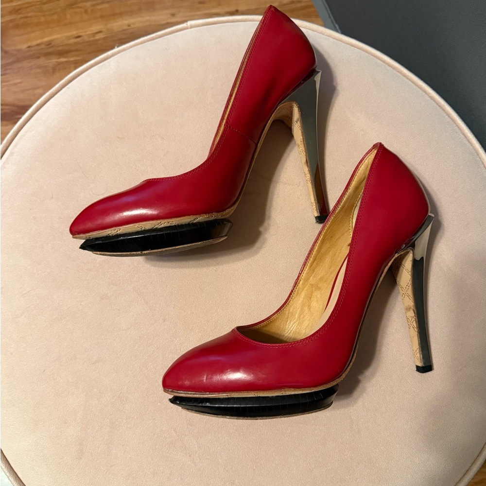 L.A.M.B Red Leather High Heel Platform Pump Shoes. Size 7 - Picture 2 of 6